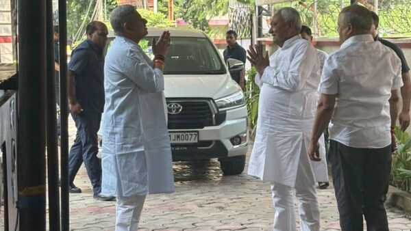 पटना MLC चुनाव: अनंत सिंह-नीरज कुमार विवाद के बीच ललन सिंह से अचानक मिले नीतीश कुमार, क्या निकल जाएगा समाधान?