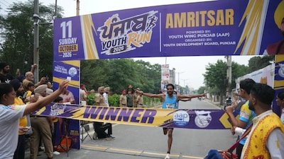 आम आदमी पार्टी (आप) की यूथ विंग ने नशों के विरुद्ध लड़ाई को मजबूत करने और युवाओं को खेलों से जोड़ने के लिए रविवार को अमृतसर में 'यूथ रन पंजाब 2026' मैराथन का आयोजन किया.