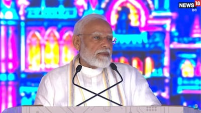 पीएम मोदी के जनसेवा के 25 साल पूरा होने पर उनके दोस्तों ने अपनी राय व्यक्त की है.