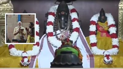 पीएम मोदी ने 25 साल के सार्वजनिक जीवन पर दिल्ली के श्री विनायक मंदिर में पूजा की.