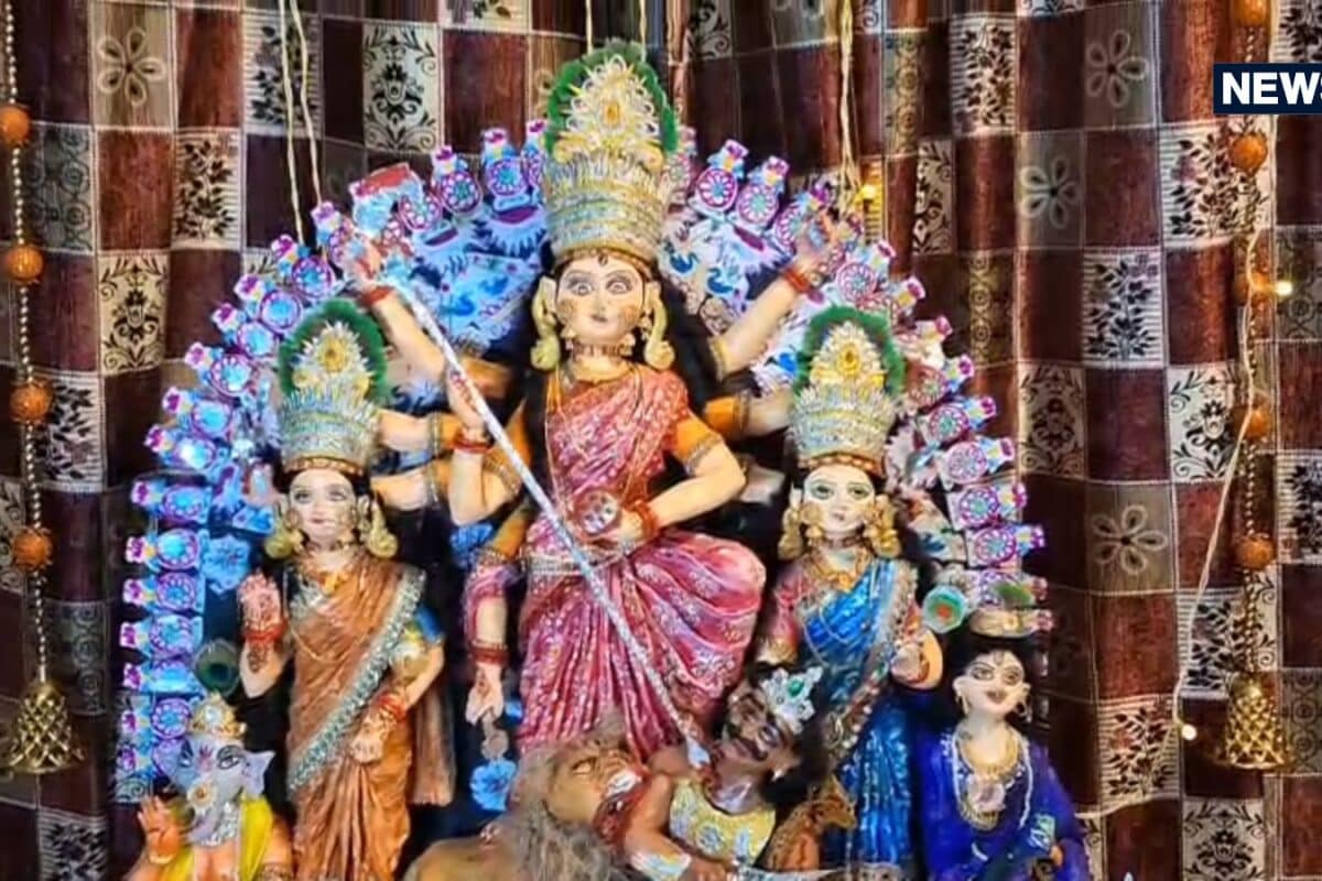 13 साल के राजवीर की कलाकारी देख दंग रह जाएंगे, मां दुर्गा की ऐसी मूर्ति बनाई कि देखते रह गए लोग
