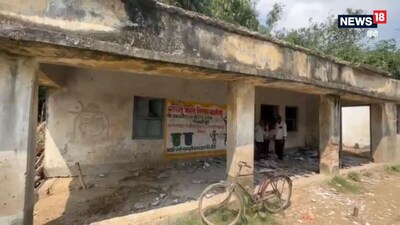 मुजफ्फरपुर में कम्यूनिटी हॉल का प्लास्टर गिरा.