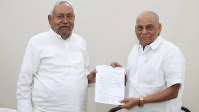 अनंत सिंह के विरोध के बीच नीतीश कुमार से नीरज कुमार की मुलाकात. 