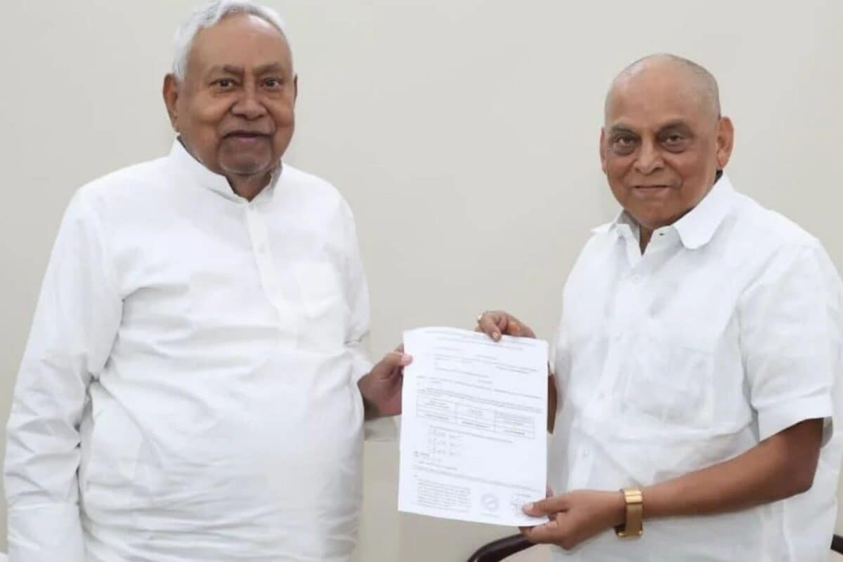 'अच्छे से लड़ो और जीतो', अनंत सिंह के विरोध के बीच नीतीश कुमार का क्लियर मैसेज, नीरज कुमार को मिला जीत का आशीर्वाद