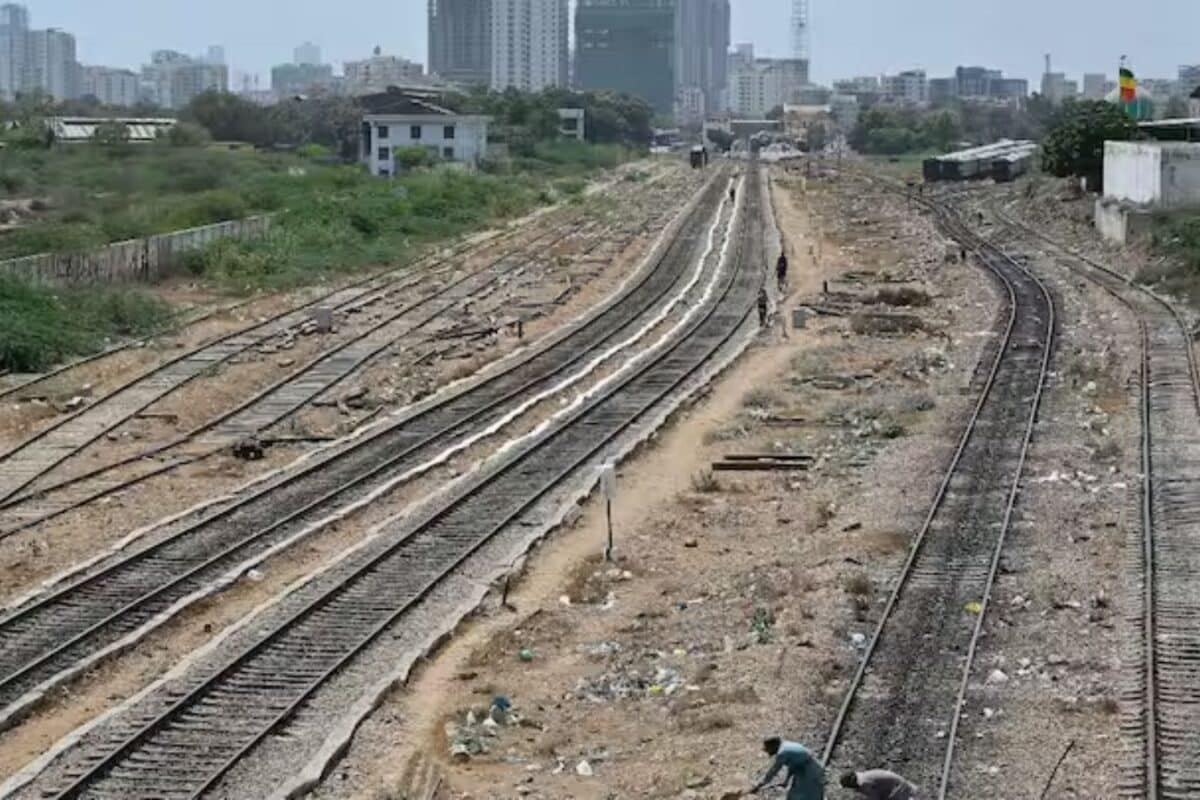 पटरी से उतरी ट्रेन, 5 की मौत, 30 से ज्यादा जख्मी, पाकिस्तान के पंजाब में बड़ा रेल हादसा