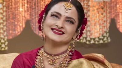 रेखा की मां पुष्पावली भी एक हीरोइन थीं. (फोटो साभार: IANS)