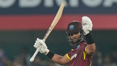 शाई होप (Shai Hope) ने अपनी 162 रनों की नाबाद पारी के दम पर डेसमंड हेंस  के 1989 में जॉर्जटाउन में बनाए गए नाबाद 152 रनों के 37 साल पुराने रिकॉर्ड को ध्वस्त कर दिया. इसके साथ ही उन्होंने शिवनारायण चंद्रपॉल (नाबाद 149 रन) और विवियन रिचर्ड्स (149) जैसे कैरेबियाई दिग्गजों को पीछे छोड़ते हुए भारत के खिलाफ वनडे में सर्वोच्च व्यक्तिगत स्कोर बनाने का ऐतिहासिक कीर्तिमान अपने नाम कर लिया. वेस्टइंडीज की वनडे में रन चेज करते हुए यह सबसे बड़ी जीत है. 