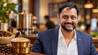 महेंद्र के कारोबारी सफर की शुरुआत नवंबर 2009 में बेंगलुरु के गांधी बाजार से हुई थी.