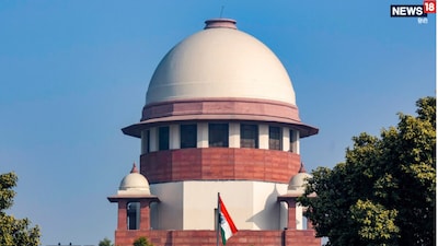 सुप्रीम कोर्ट ने 2008 के अहमदाबाद सिलसिलेवार बम धमाकों के मामले में दोषी मोहम्मद तनवीर की मौत की सजा पर रोक लगा दी है.