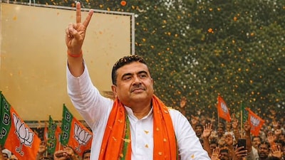 सीएम सुवेंद अधिकारी ने रेजीनगर उपचुनाव में जीत का जमकर जश्न मनाया.