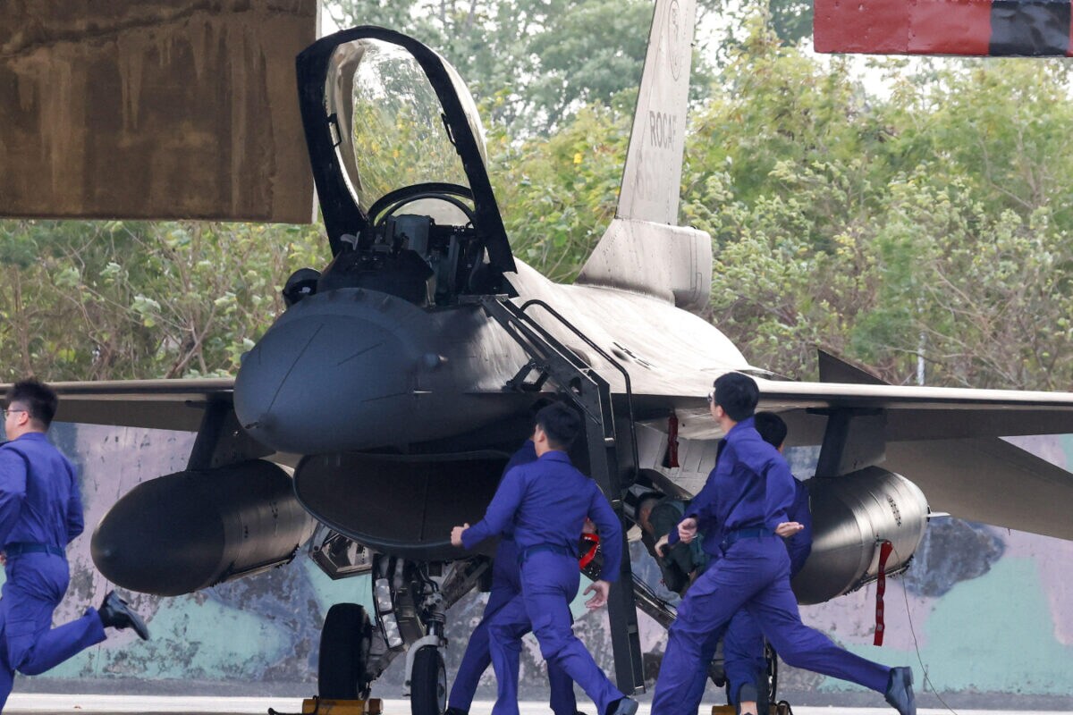 चीन के J-20 और J-35 की आ गई शामत, ताइवान को मिल गया नया ‘शिकारी’, 25 साल बाद पहुंचे F-16