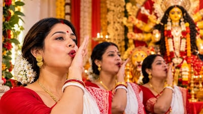 दुर्गा पूजा में उलू ध्वनि क्यों निकालती हैं बंगाल की महिलाएं?