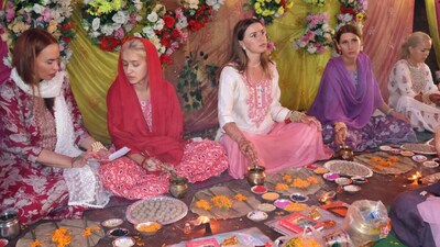 Russian Women Perform Pind Daan in Bihar for Ancestors, Inspiring Devotion at Devghat