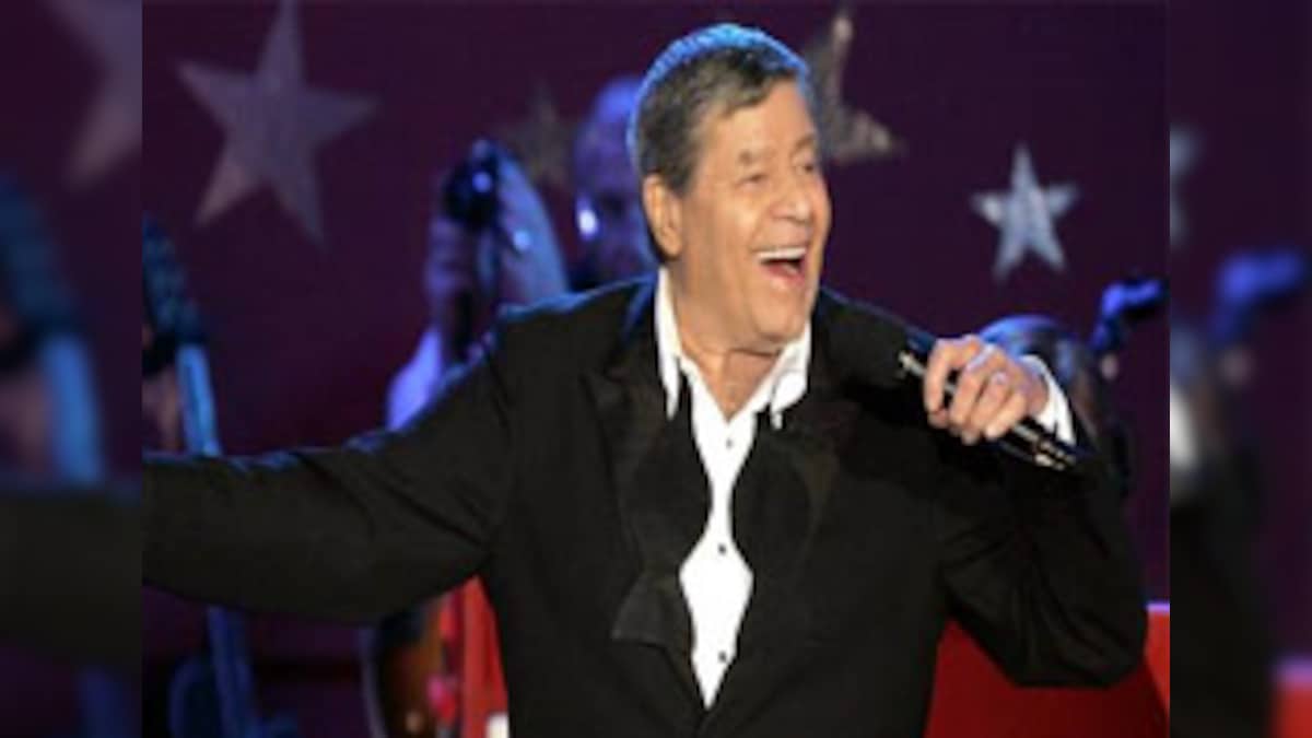 Jerry Lewis suffers heart attack News18(01)