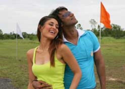 Bolly buzz: Tusshar, Celina get cosy; Bebo on promotion spree Bolly buzz: Tusshar, Celina get cosy; Bebo on promotion spree