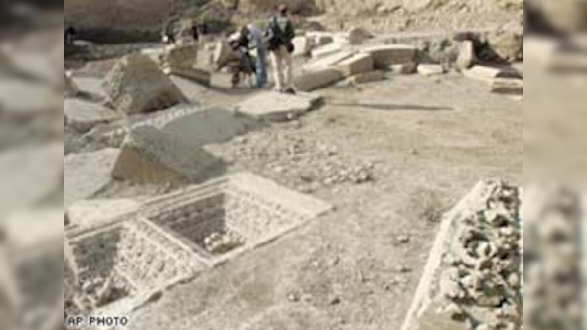 Rome workers uncover city of dead - News18