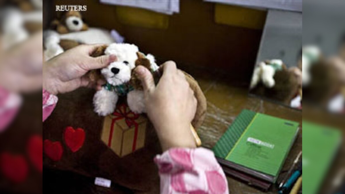 India eases ban on China toys, wants safety stamp