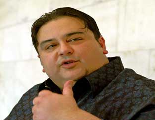 Adnanwife spat turns ugly, criminal complaint filed News18