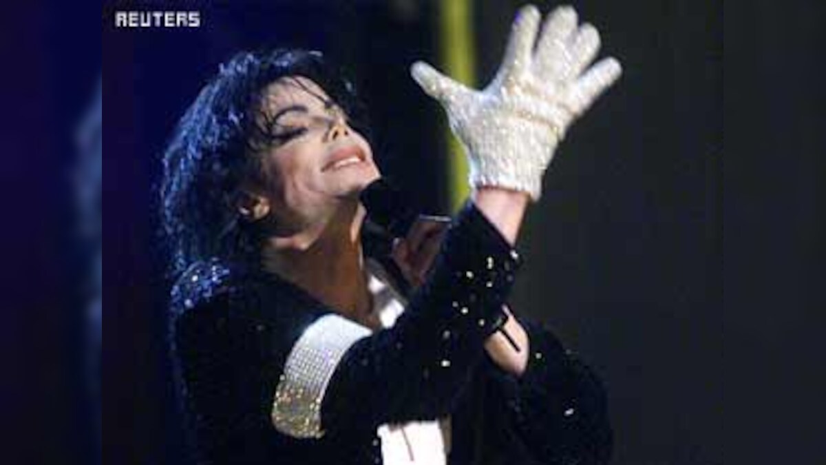 Michael Jackson's white glove to be auctioned for $20,000