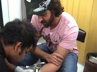 Hrithik Roshan Fan Club on Twitter Thats called a true fan love for his  idol  That worderfull tattoo by Rahul for iHrithik sir hrxbrand  HrithikRules hrithikroshan hrithik fan truefan tattoo tattooart 