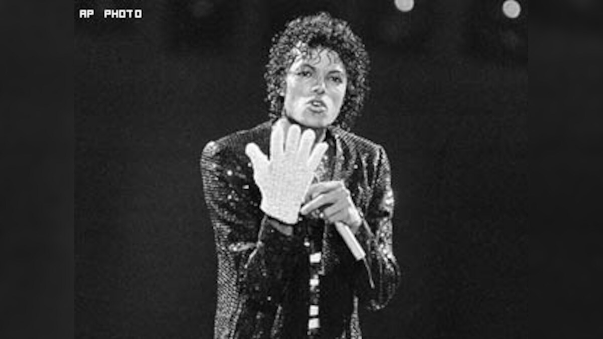 Michael Jackson's white glove sells for $350,000