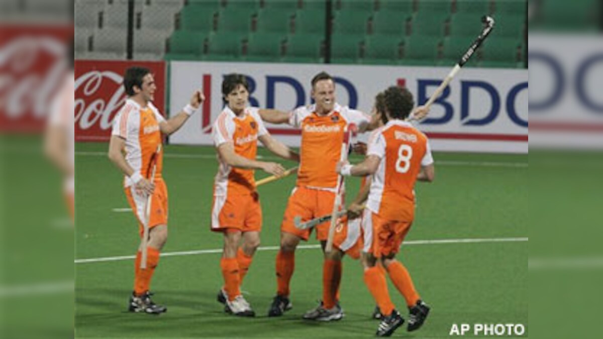 Dutch ease past Kiwis to close in on semis