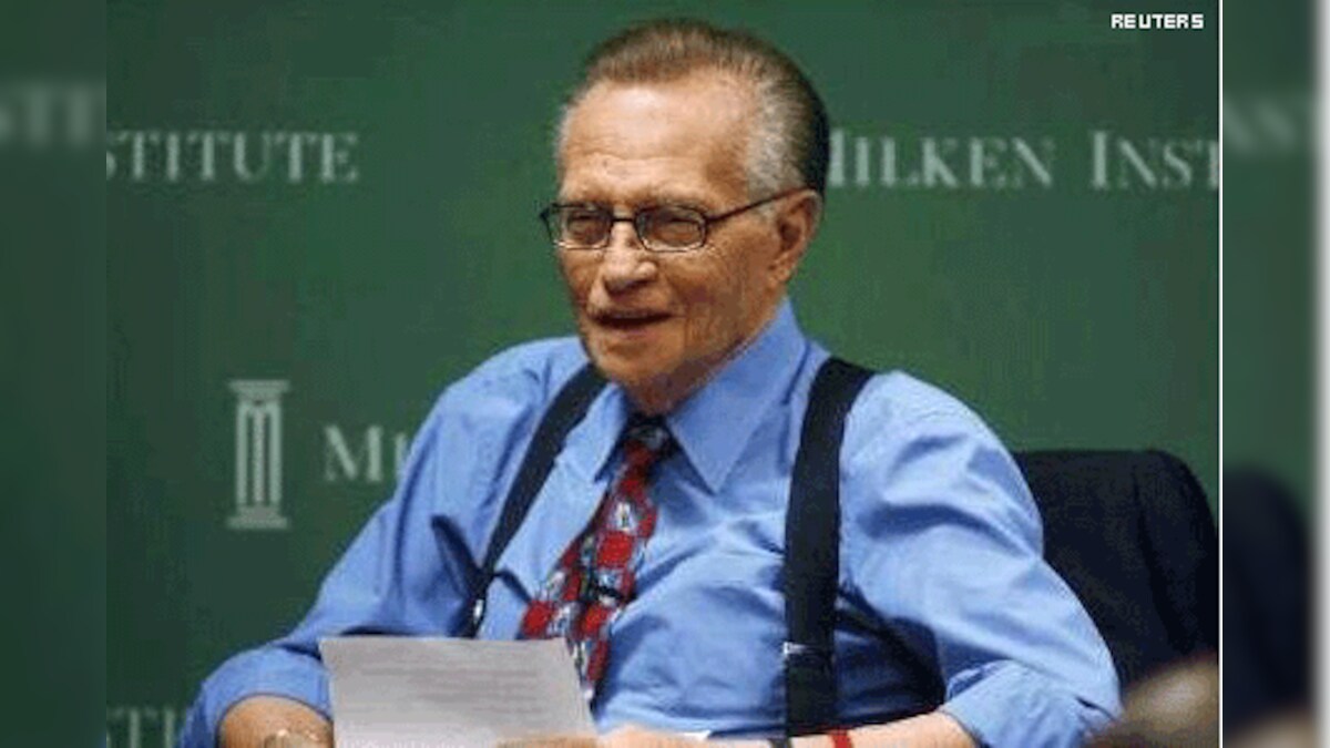 Larry King calls off split with wife no 7, stays put News18(02)