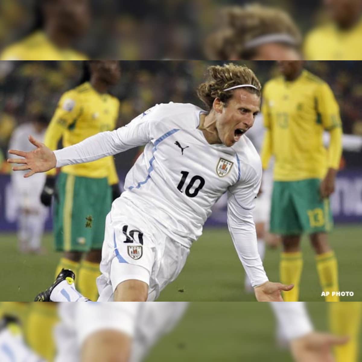 World Cup star Diego Forlan arrives in Kolkata World Cup star Diego Forlan arrives in Kolkata