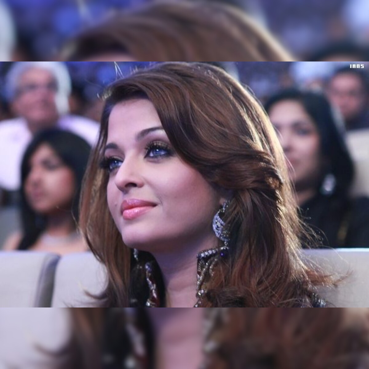 Rajinikanth showers praise on Aishwarya Rai Rajinikanth showers praise on Aishwarya Rai