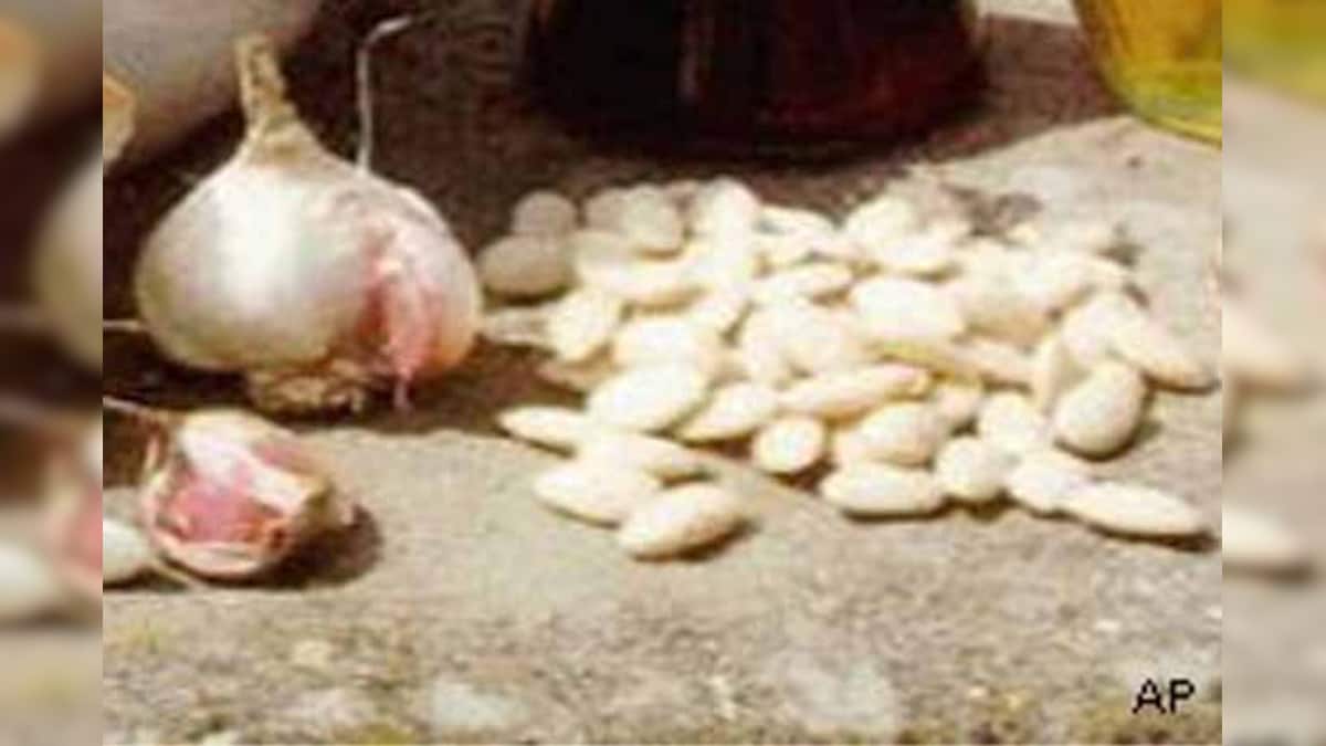 Garlic can reduce risk of arthritis News18