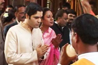 Wedding pics: Varun Gandhi & Yamini Roy Chowdhury - News18