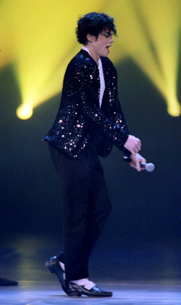 Greatest Michael Jackson Shoe Moments [PHOTOS] – Footwear News