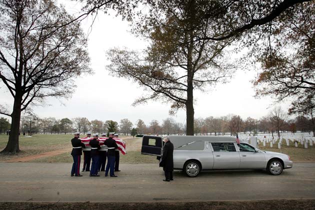 US Marine pallbearers carry the remains of Marine LCpl Andrew Patten to his burial site at Arlington National Cemetery December 14, 2005 in Arlington, Virginia. Andrew Patten was serving in Iraq with Fox Company 2/7 when he was killed December 1, along with 9 other Marines when an improvised explosive device (IED) detonated near their base on the edge of Fallujah. Eleven other Marines were injured in the attack.