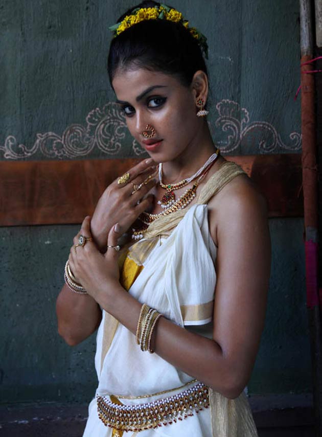 Dirty Star Vidya In Upcoming Tamil Epic Urumi Photogallery Dirty Star Vidya In Upcoming Tamil Epic Urumi Photogallery