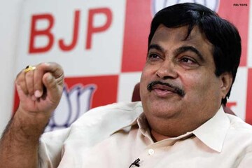 Gadkari speaks to Gowda on porn-watching ministers - News18