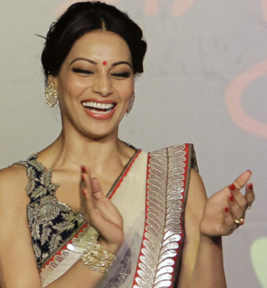 Anil Kapoor, Bipasha Basu shake a leg at the IIFA event Anil Kapoor, Bipasha Basu shake a leg at the IIFA event