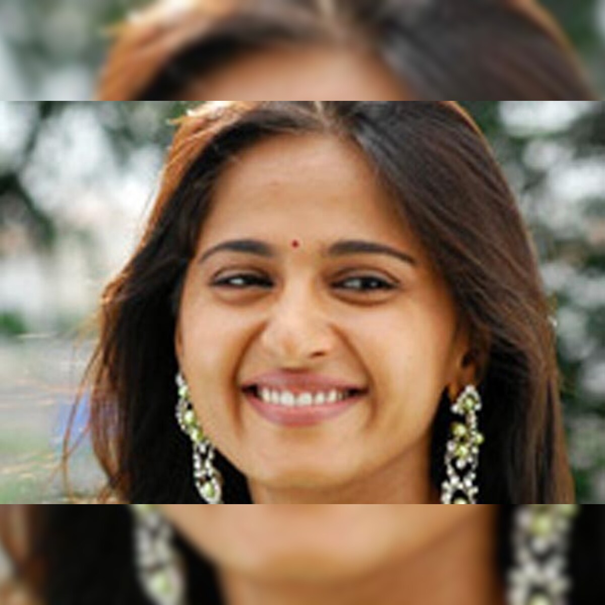 Anushka Shetty does a cameo in Karthi's 'Saguni'