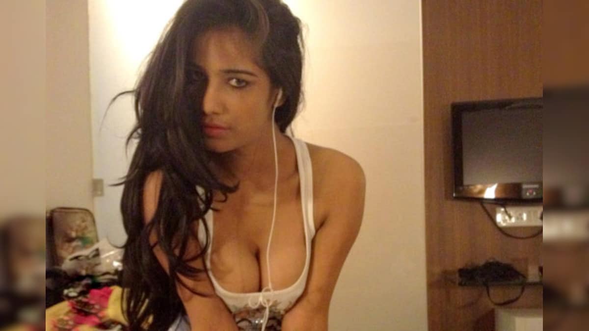 1200px x 675px - Sherlyn, Poonam compete to get risque on Twitter - News18