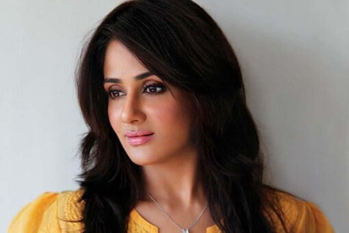 I had to forego four films for 'Bachchan': Parul Yadav