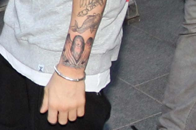 Selena Gomez tattoo on her wrist is a tribute to boyfriend Justin Bieber   Daily Mail Online