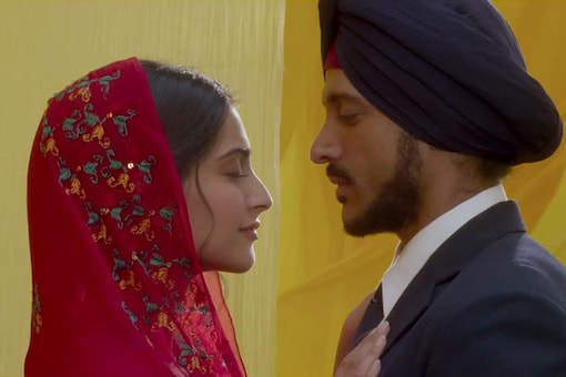 Farhan Akhtar looks like my duplicate, says Milkha Singh Farhan Akhtar looks like my duplicate, says Milkha Singh
