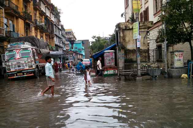 In Pics Massive Waterlogging In Kolkata After Heavy Rains News18 in-pics-massive-waterlogging-in-kolkata-after-heavy-rains-news18