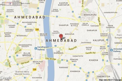 Art gallery exhibiting Pakistani artists' paintings vandalised