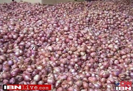 Delhiites reject 'poor quality' onions sold by Delhi govt