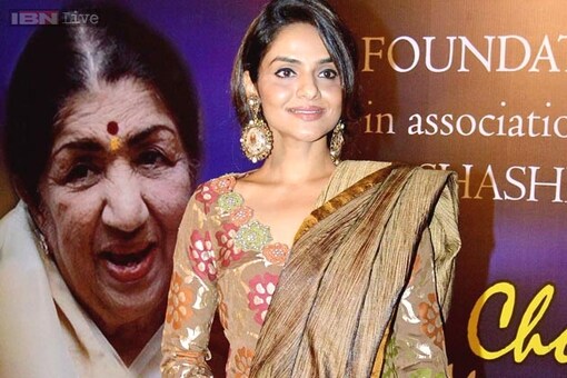 Want challenging roles like Big B, Rishi Kapoor do: Madhoo