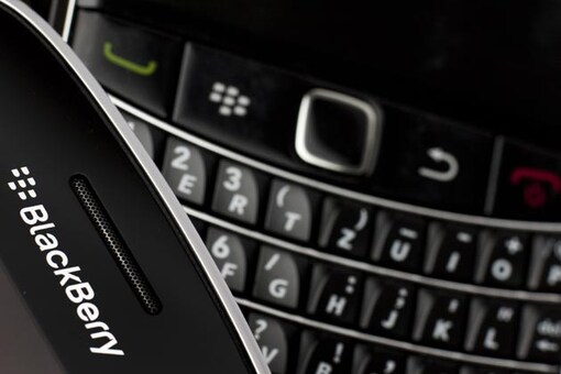 Fairfax struggles to raise funds for its $4.7 bn bid for BlackBerry: Sources