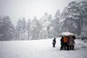 J&amp;K: National Highway remains closed for 2nd day due to heavy snowfall