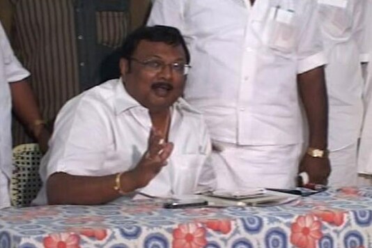 DMK tussle: Alagiri meets Karunanidhi after he was warned DMK tussle: Alagiri meets Karunanidhi after he was warned