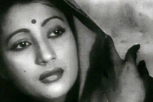 Suchitra Sen's ashes immersed in Ganga at Varanasi