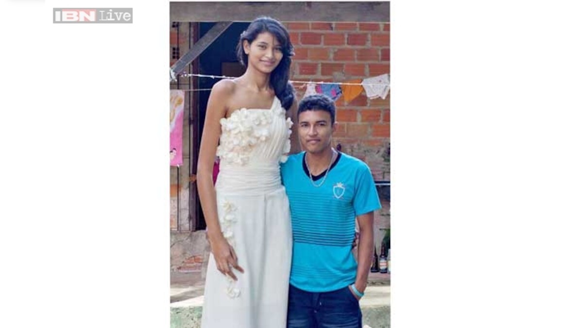 Height No Bar Brazil S Tallest Teen All Set To Marry 1 Feet 4 Inch Shorter Boyfriend